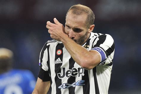 Si Ritira Chiellini Il Difensore Di Nazionale E Juventus Dice Addio Al