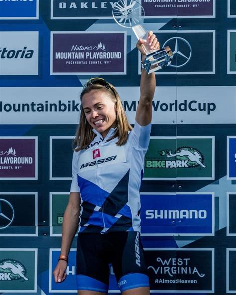 Loana Lecomte remporte le général de la coupe du monde XCO Bikelive