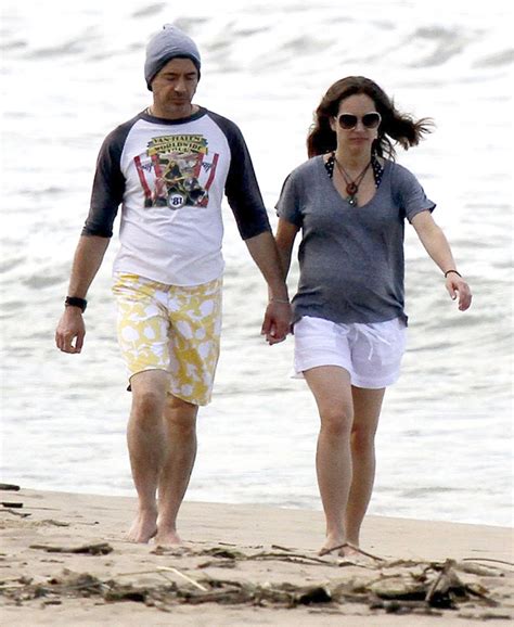 Robert Downey Jr And His Gorgeous Pregnant Wife Take Stroll On The Beach In Hawaii Robert Downey