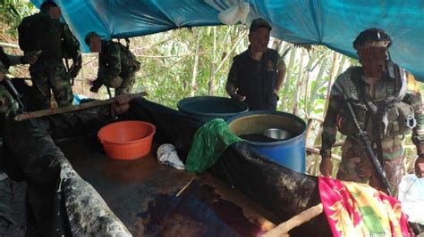 Vraem Pnp Decomisa M S De Kilos De Alcaloide De Coca Na E Incinera