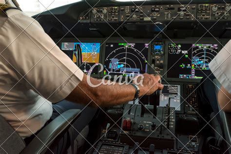 Commercial jet aircraft cockpit - Photos by Canva