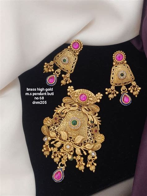 Pin By Gold Jewels To Buy This Whats On Antique Pendent Set In 2023