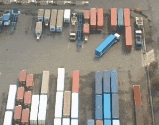 Truck Tetris : r/gifs