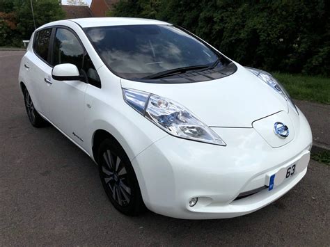 For Sale White Nissan Leaf Tekna Kwh Kw Charger Almost