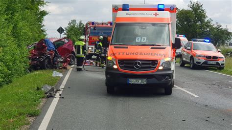 Tödlicher Unfall im Kreis Roth Auto stößt mit Lkw zusammen Bildergalerie