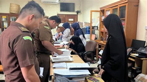 Kejari Geledah Kantor Wali Kota Lhokseumawe Terkait Kasus Korupsi RS Arun