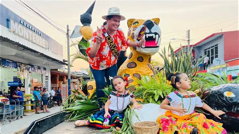 Chavolin en el desfile de carros alegóricos de la feria Villa Aldama