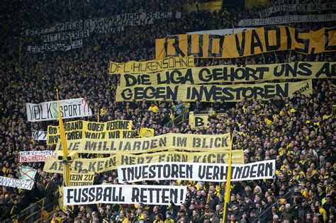 Fu Ball Bundesliga Fans Protestieren Gegen Dfl Investoren