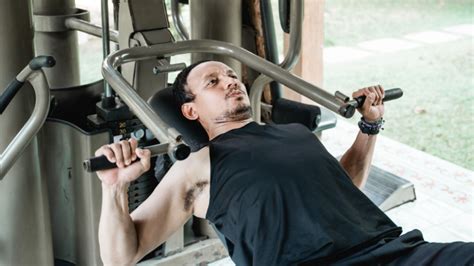 How To Use The Chest Press Machine A Detailed Guide To Build Upper