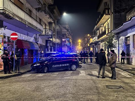 Tentato Omicidio Ad Afragola Feriti Padre E Figlio Stop Alla Processione