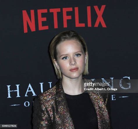 57 Lulu Wilson Haunting Of Hill House Premiere Stock Photos, High-Res ...