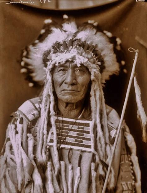 Crow Man Circa 1910 Native American Dress Native American Photos