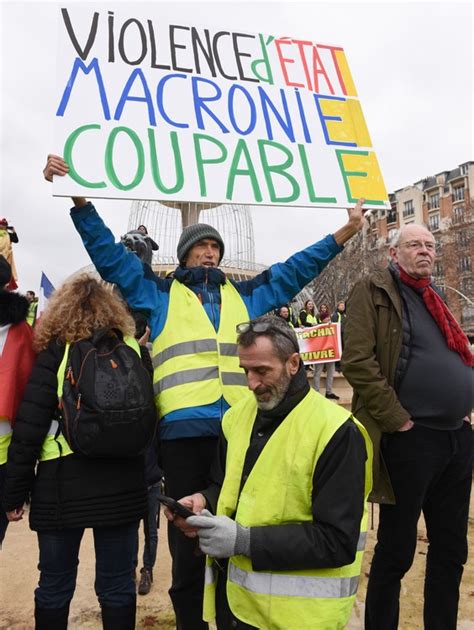 Gilets Jaunes Acte Un Hommage Aux Bless S Et Aux Victimes