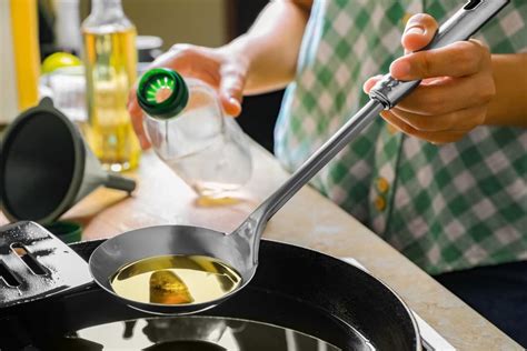 Olio Alimentare Esausto Come Smaltire L Olio Da Cucina Usato