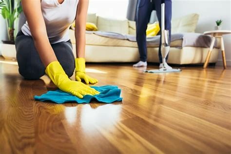 Astuces pour Nettoyer un Parquet Stratifié Sans laisser de Traces