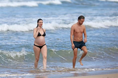 Anne Hathaway In Black Bikini Gotceleb