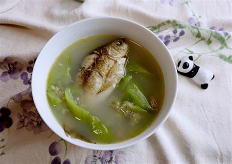 絲瓜鯽魚湯新鮮有營養，據說這道湯有下奶功效，適合作為月子餐！ 每日頭條