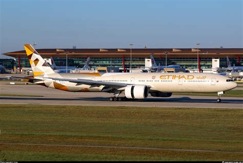 A Eth Etihad Airways Boeing Fxer Photo By Yiran Id