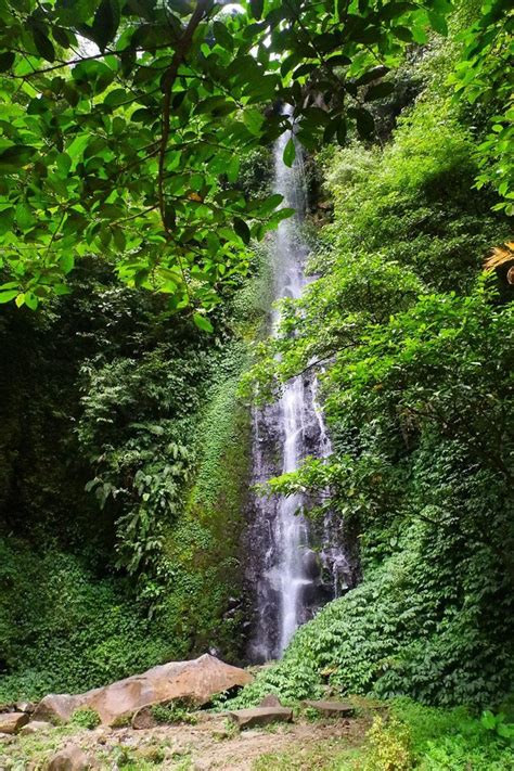 Mencoba Trekking Menemukan Pesona Air Terjun Sinar Tiga Pesawaran