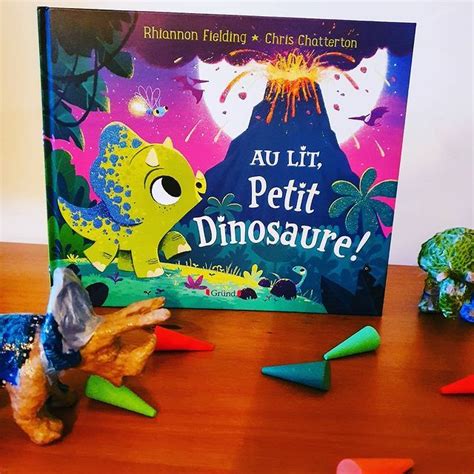 Pin by La Caverne d Anaïs on Activités dinosaures Book cover Art Light