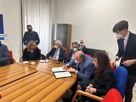 San Valentino Torio Il Sindaco Strianese Firma Per Il Masterplan Dell