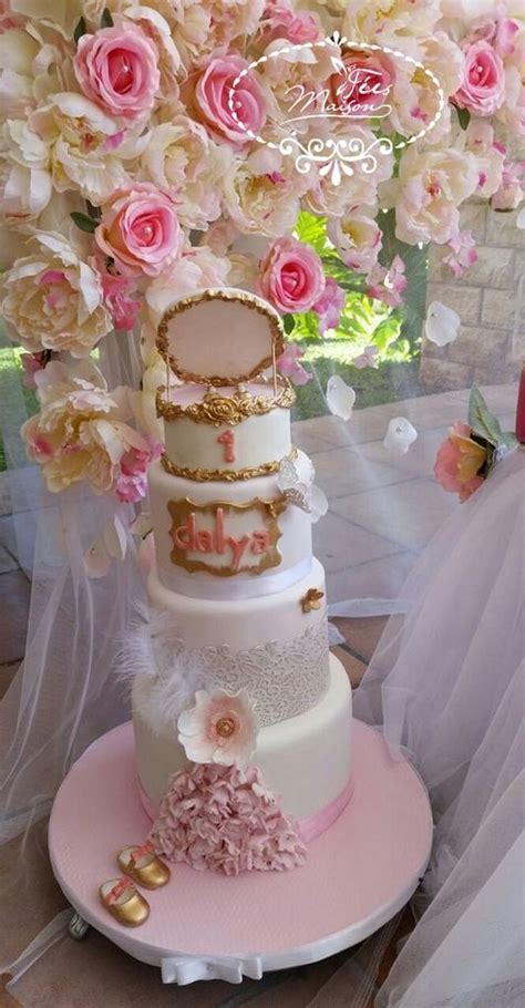 Cake Chic Decorated Cake by Fées Maison AHMADI CakesDecor