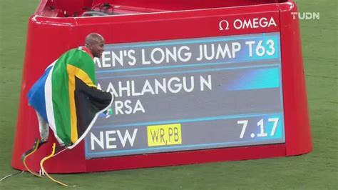 Voló Ntando Mahlangu rompe el récord mundial en salto de longitud T63