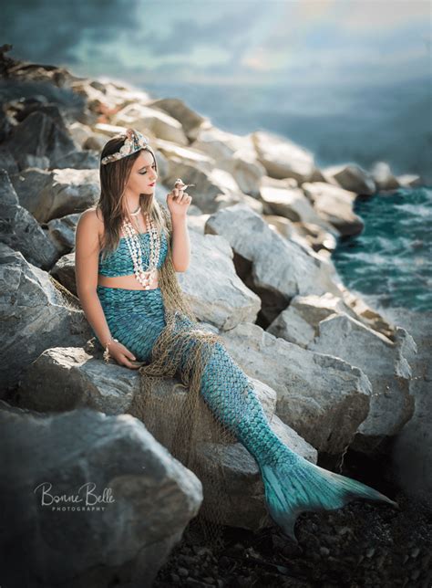 Mermaid On Rocks Kisses Bird Bonne Belle Portraits Kelowna Glamour And Boudoir Photography