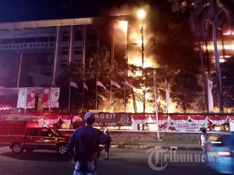 Gedung Kejaksaan Agung Ri Terbakar Hebat Foto Tribunnews