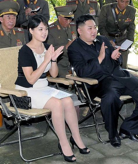 軍視察中の北朝鮮の金正恩労働党第1書記（右）と：北朝鮮 金正恩氏 写真特集：時事ドットコム