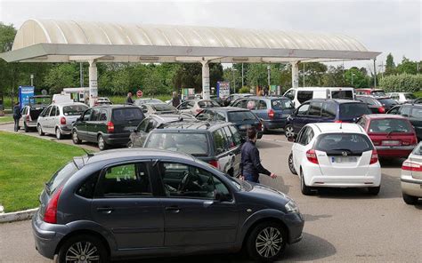 Stations service Toujours de longues files d attente Le Télégramme