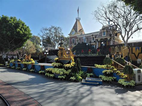 Disneyland Candlelight Processional 2023 Dates Announced - Disneyland ...