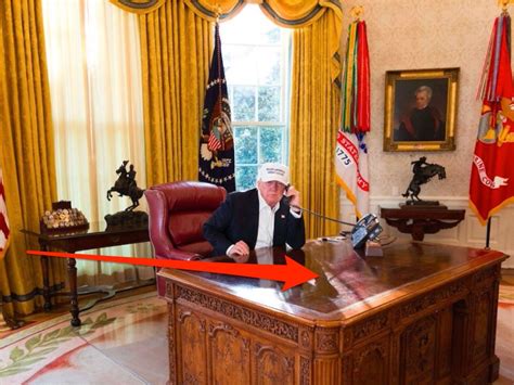 Trump desk photo slammed on Twitter — see past presidents' desks ...