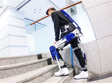 See: Hyundai Unveils an 'Iron Man' Suit, a Robot That You Can Wear