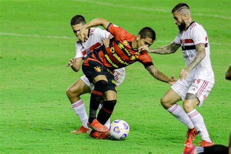 SPNet Liziero recebe terceiro cartão amarelo e desfalca o São Paulo