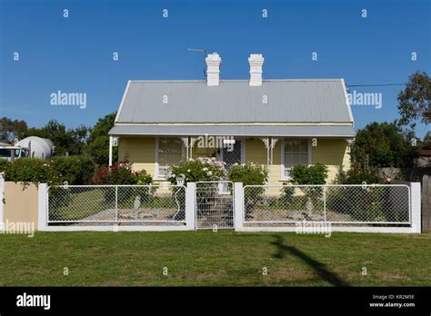 Maison Australienne Avec Jardin Banque De Photographies Et Dimages