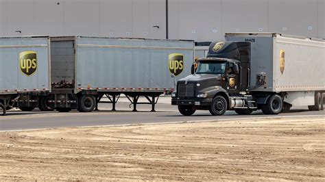 Visalia Ups Hub Hiring More Than 60 Tractor Trailer Drivers You Can