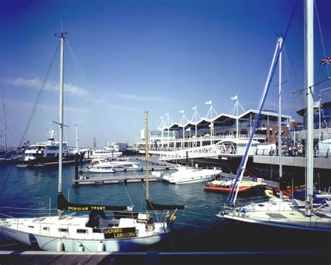 Gunwharf Quays | Architecture | Mixed-use, Retail & Leisure | 3DReid