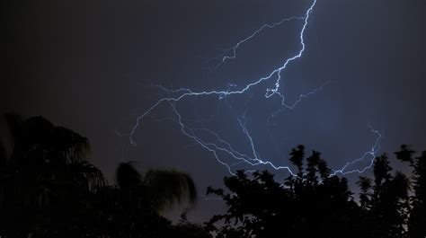 Cómo Protegerte Ante Una Tormenta Eléctrica En Montaña Aristasur