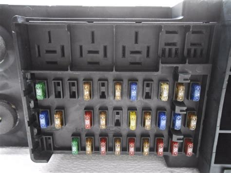 New Old Stock Ford F150 F250 Expedition Cabin Fuse Box W O Relays Or Cover Alpha Automotive