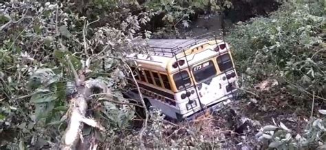 Bus Cay A Barranco En San Juan Sacatep Quez Chapin Tv