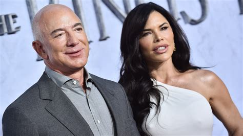 Perigon Jeff Bezos and Fiancée Lauren Sánchez Attend NYFW Show