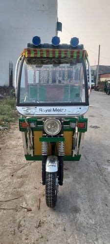 Battery Operated Passenger E Rickshaw Vehicle Capacity Driver