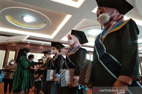 Politeknik Bina Husada Kendari Wisuda Lulusan Dengan Prokes