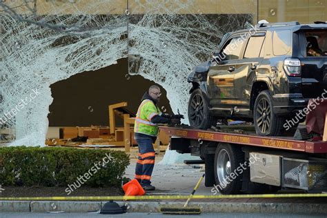 Worker Secures Damaged Suv Flatbed Tow Editorial Stock Photo - Stock ...