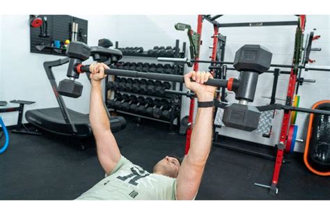 How To Be A Good Spotter At The Gym Garage Gym Reviews