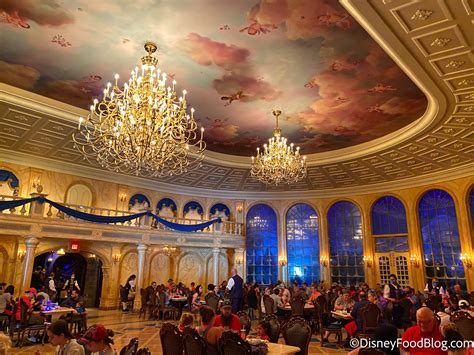 The Best Restaurants For Christmas Time In Disney World The Disney