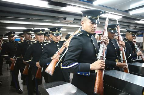 Siete Mil Elementos De Las Fa En El Desfile Por Aniversario De La