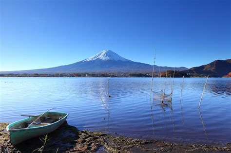 Premium Photo | Lake kawaguchi and Fujisan