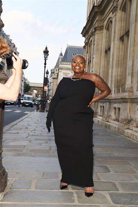 Jojo Todynho Elege Look Assim Trico Para Prestigiar Desfile Durante A